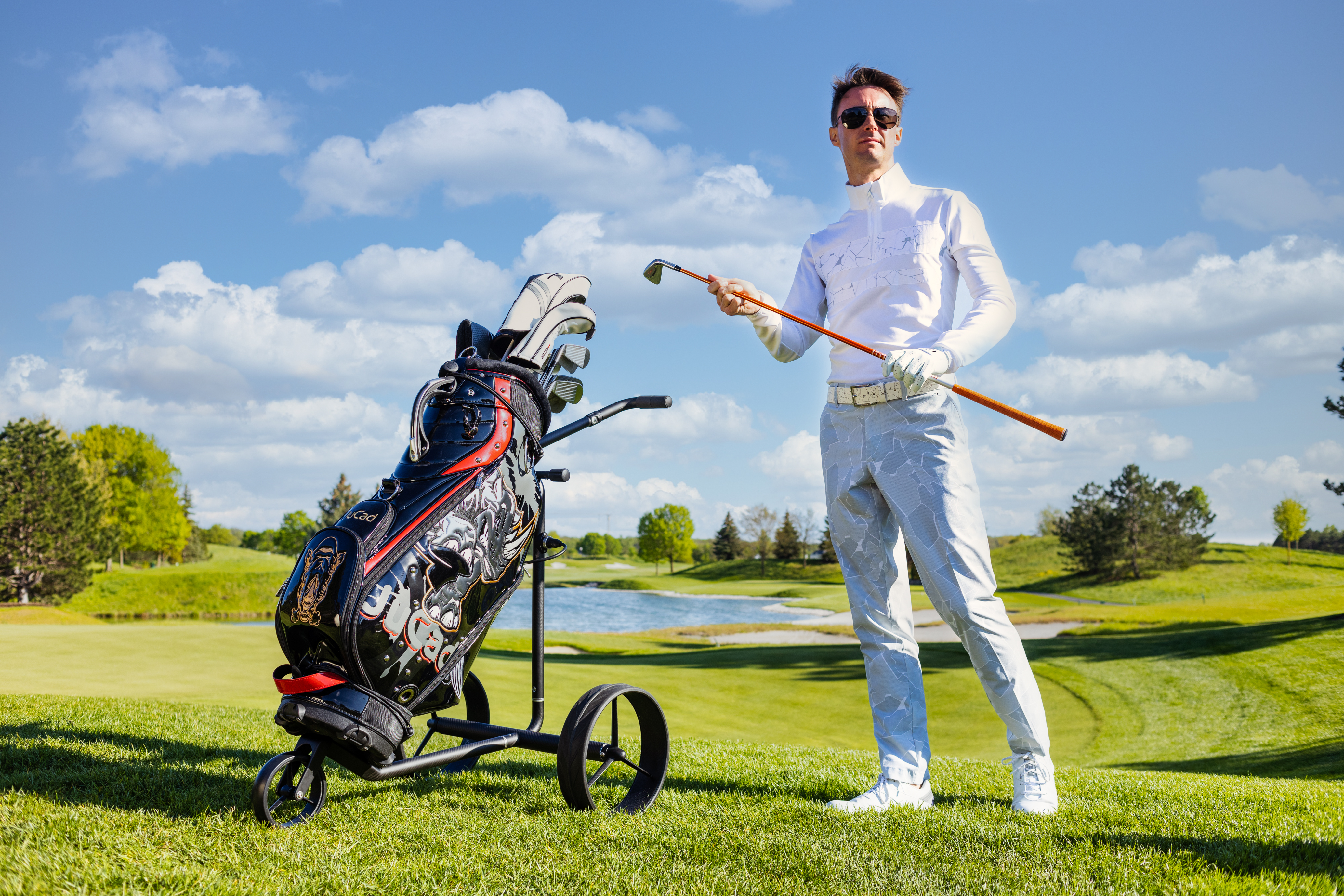 JuCad_Carbon_Travel_Nero_SV_2-0_Bag_Luxury_Rhino-2 JuCad bag Luxury Rhino with sample trolley Carbon Travel Nero 2.0. Golf trolley is not included in the scope of delivery and has to be ordered separatly.
