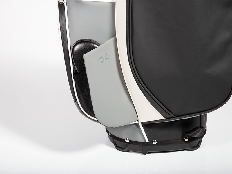 JuCad_bag_2in1_First Class_glasses pocket with magnetic closure example