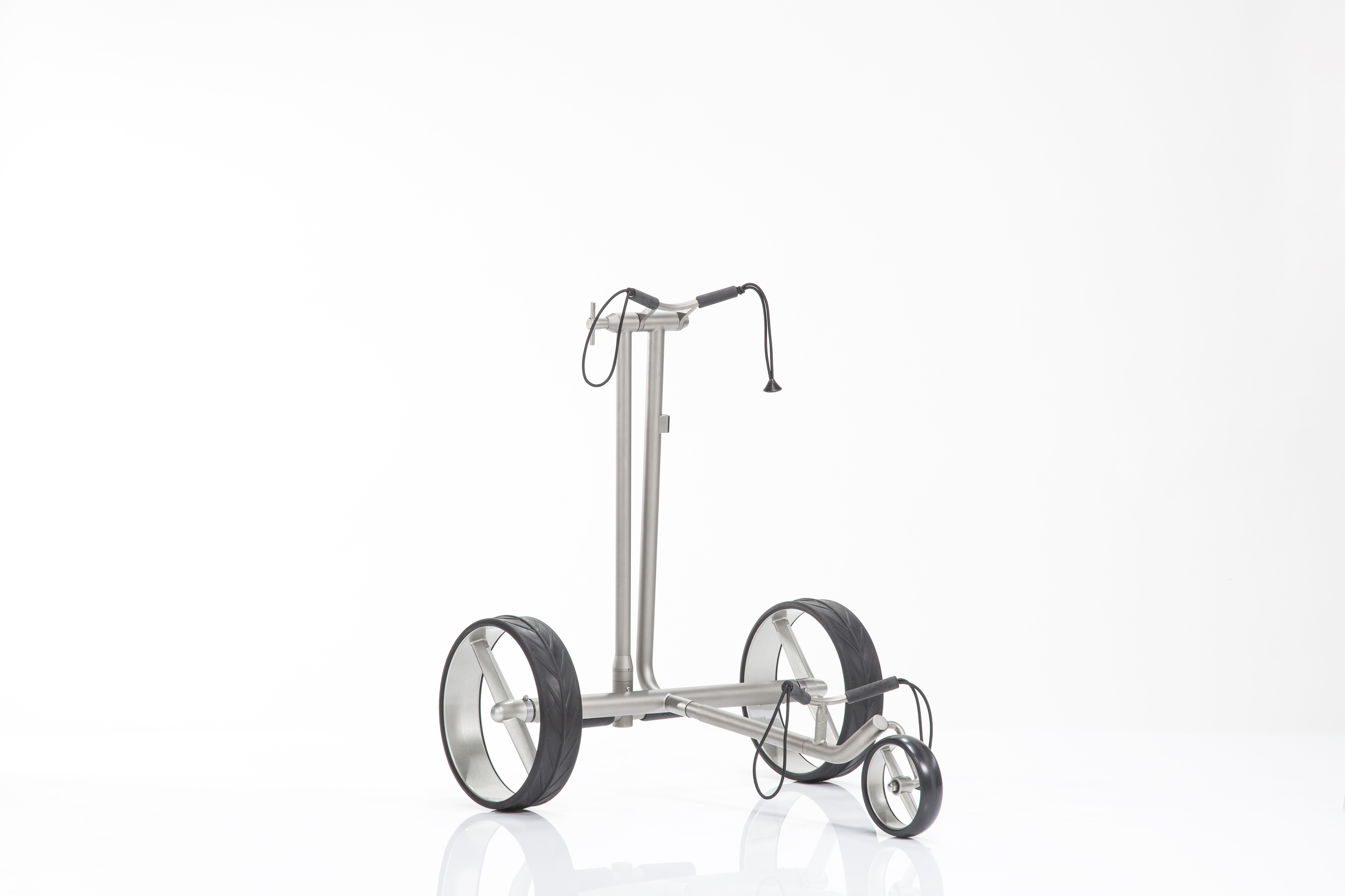 Innovative Falttechnik für flaches Klapp-Packmaß: 67x60x13 cm